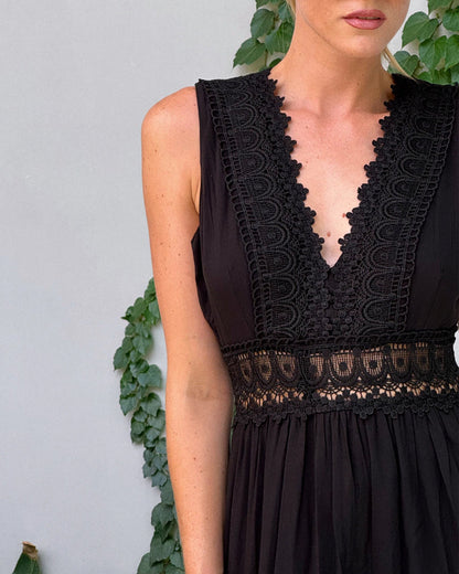 Aurélie Chic for Women | Elegant Lace V-Neck Dress