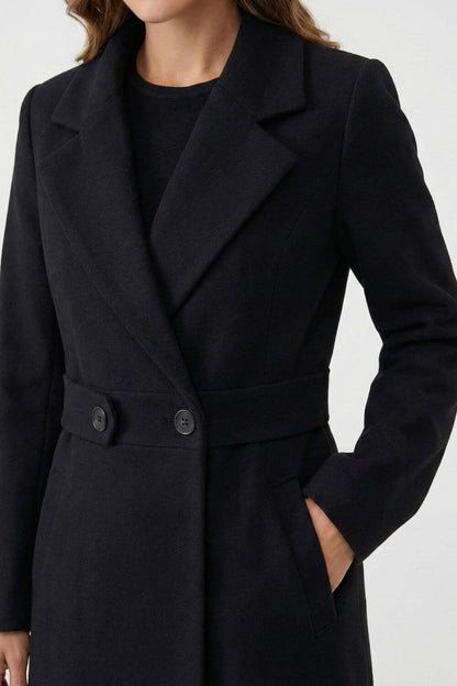 Elegant long coat with streamlined silhouette for women | Caurelle
