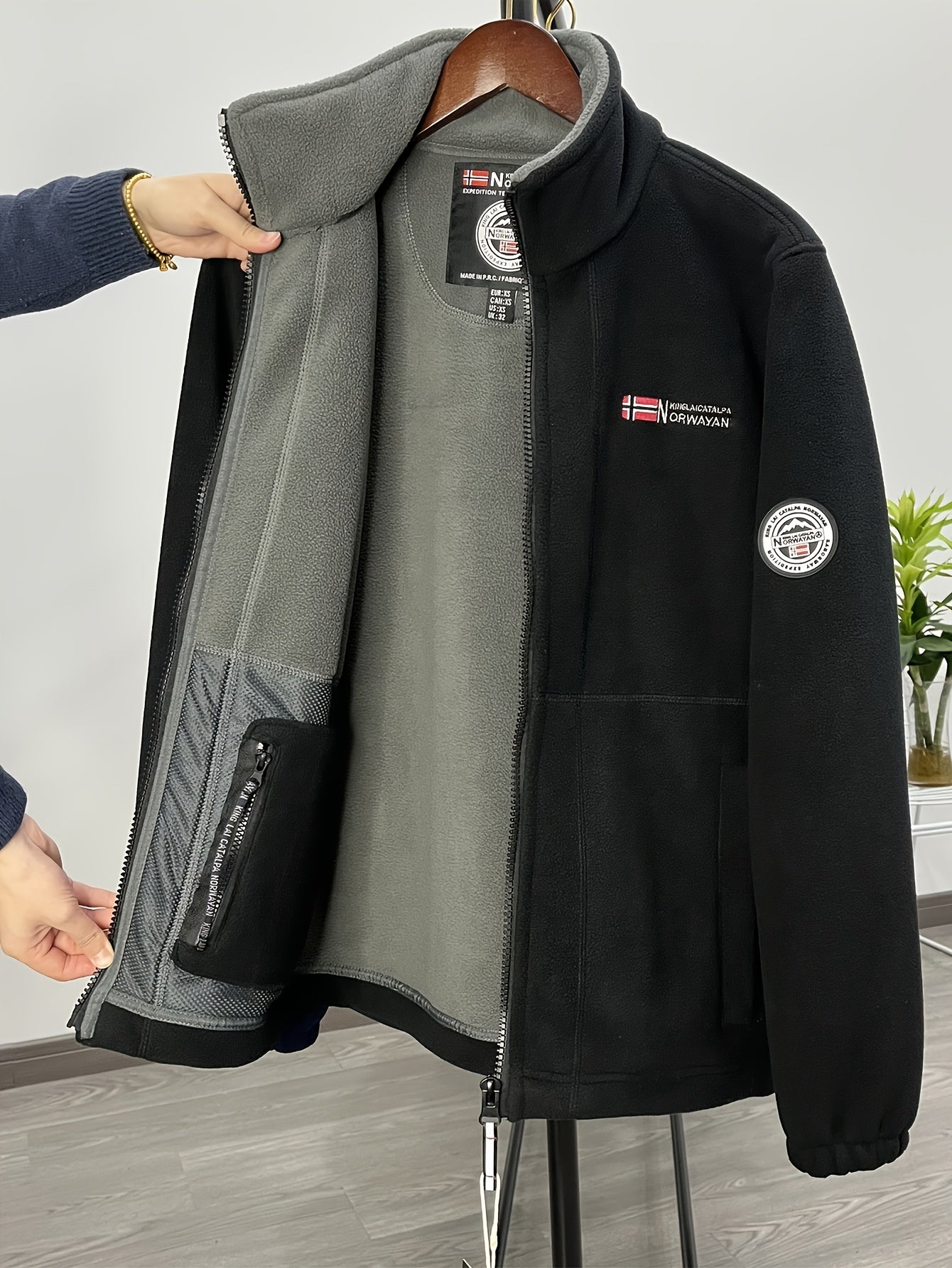 Lightweight outdoor zip jacket with high collar Stylish for Men | Julius Nord