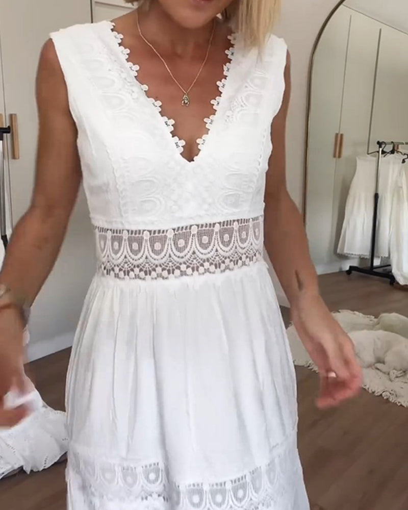 Aurélie Chic for Women | Elegant Lace V-Neck Dress