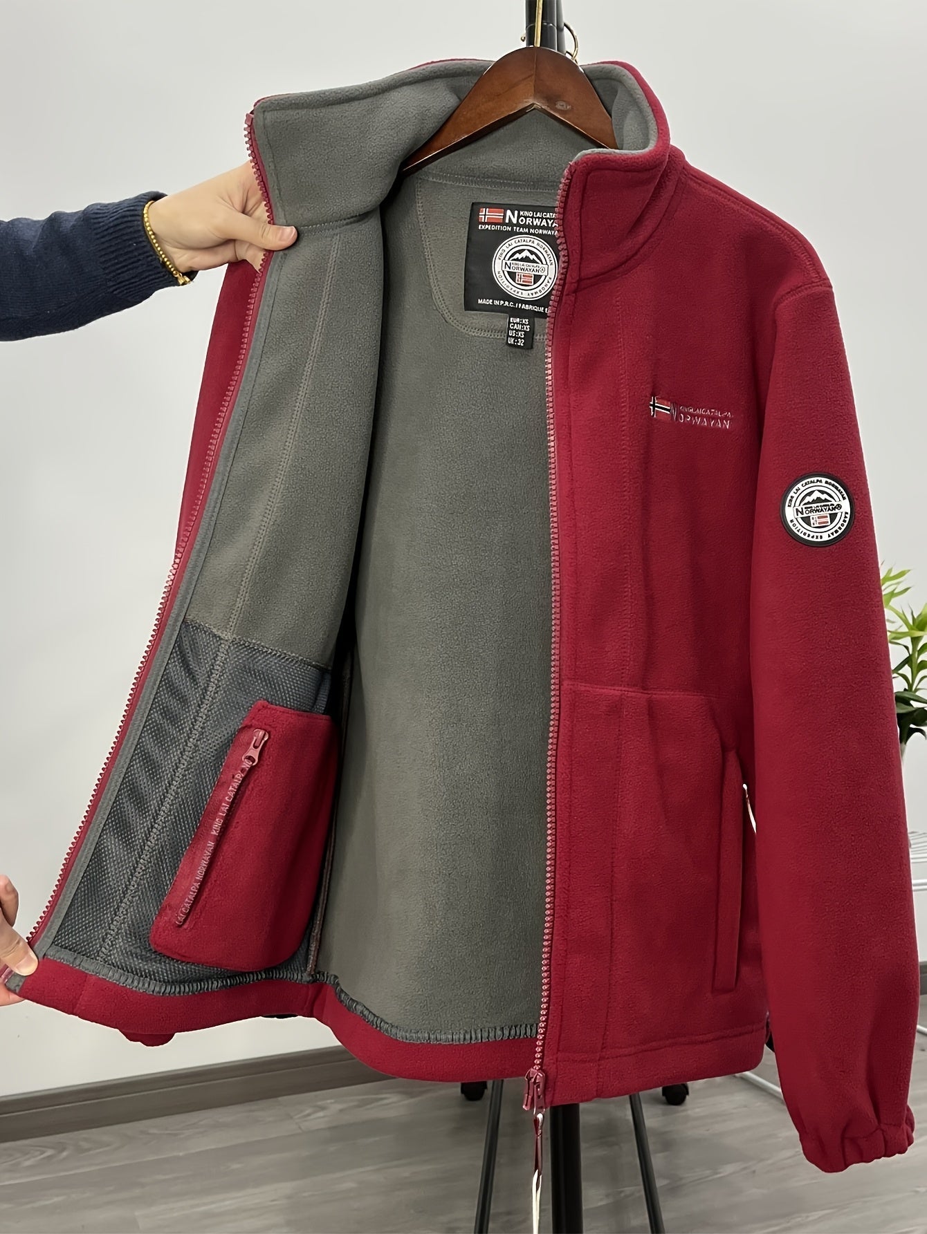 Lightweight outdoor zip jacket with high collar Stylish for Men | Julius Nord