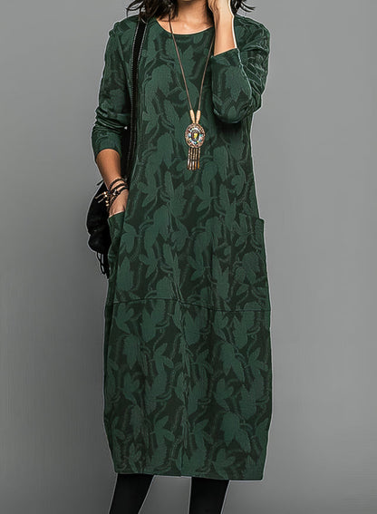 Elegant winter dress with flattering silhouette | Lunessa