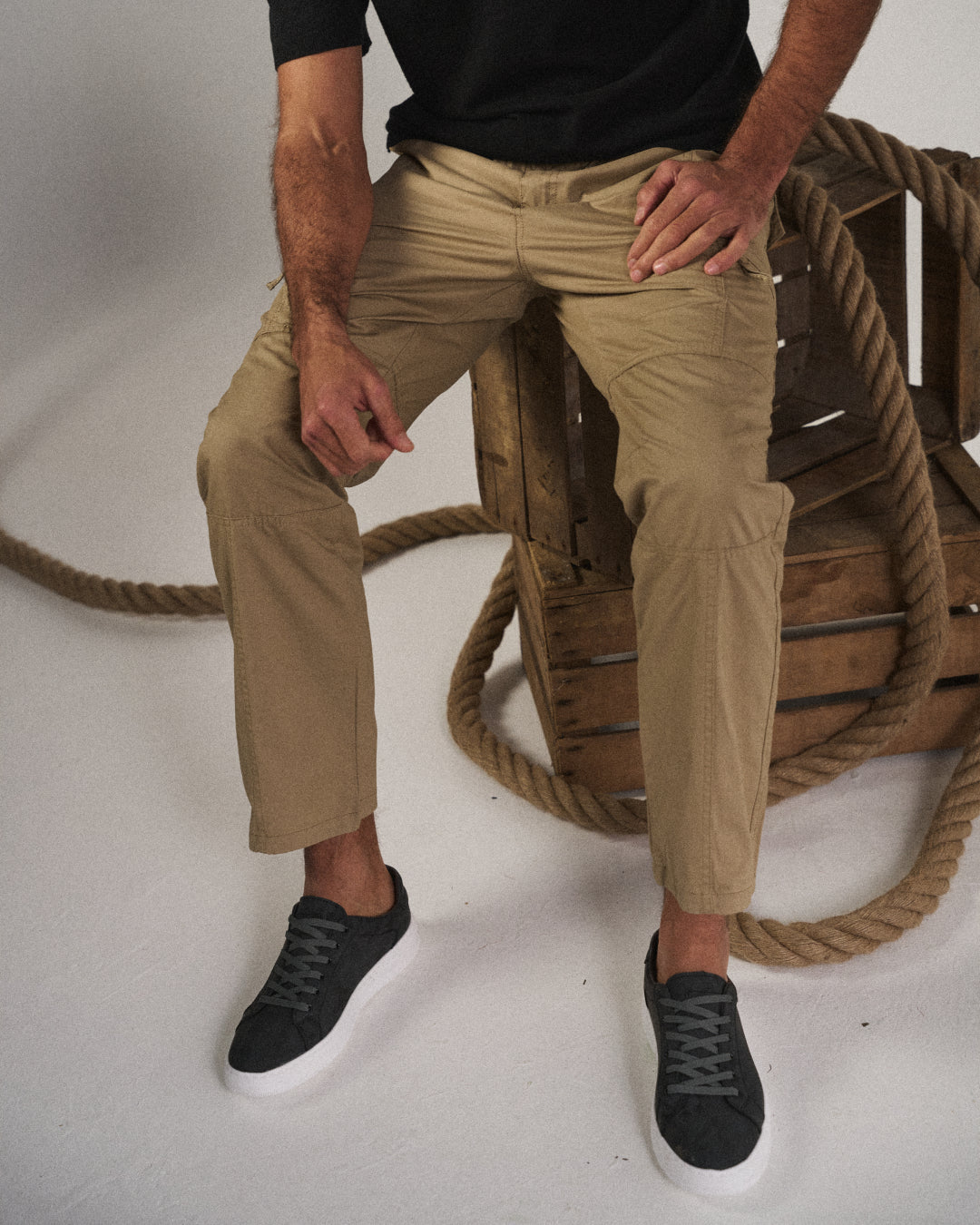 Classic relaxed cargo trousers for men | Hampton -3