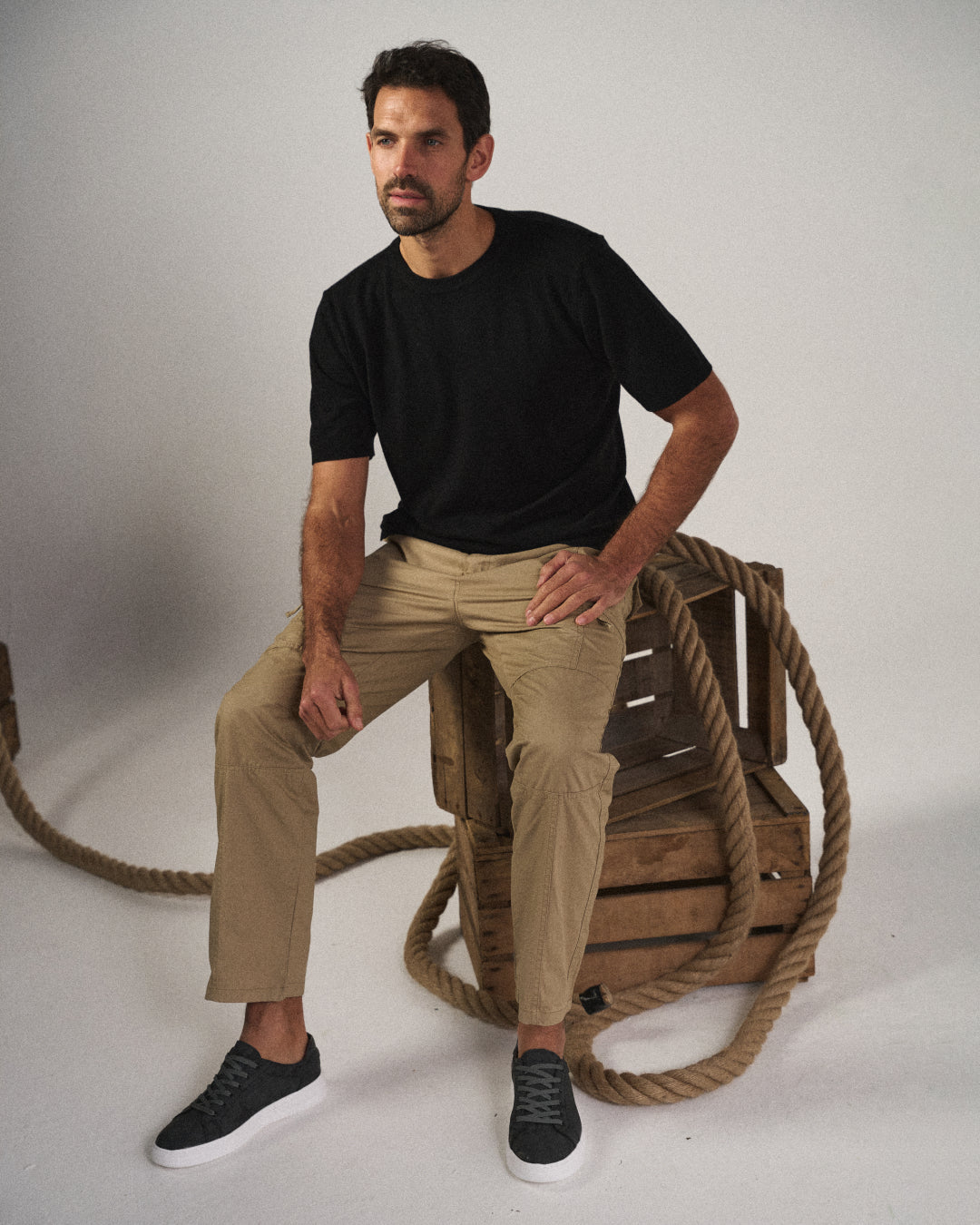 Classic relaxed cargo trousers for men | Hampton -4