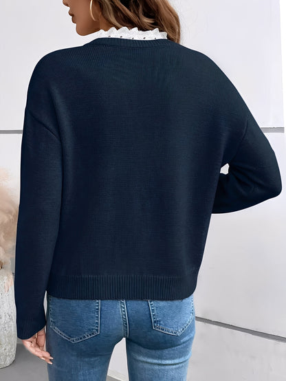 Elegant blouse with lace neckline detail | Vera