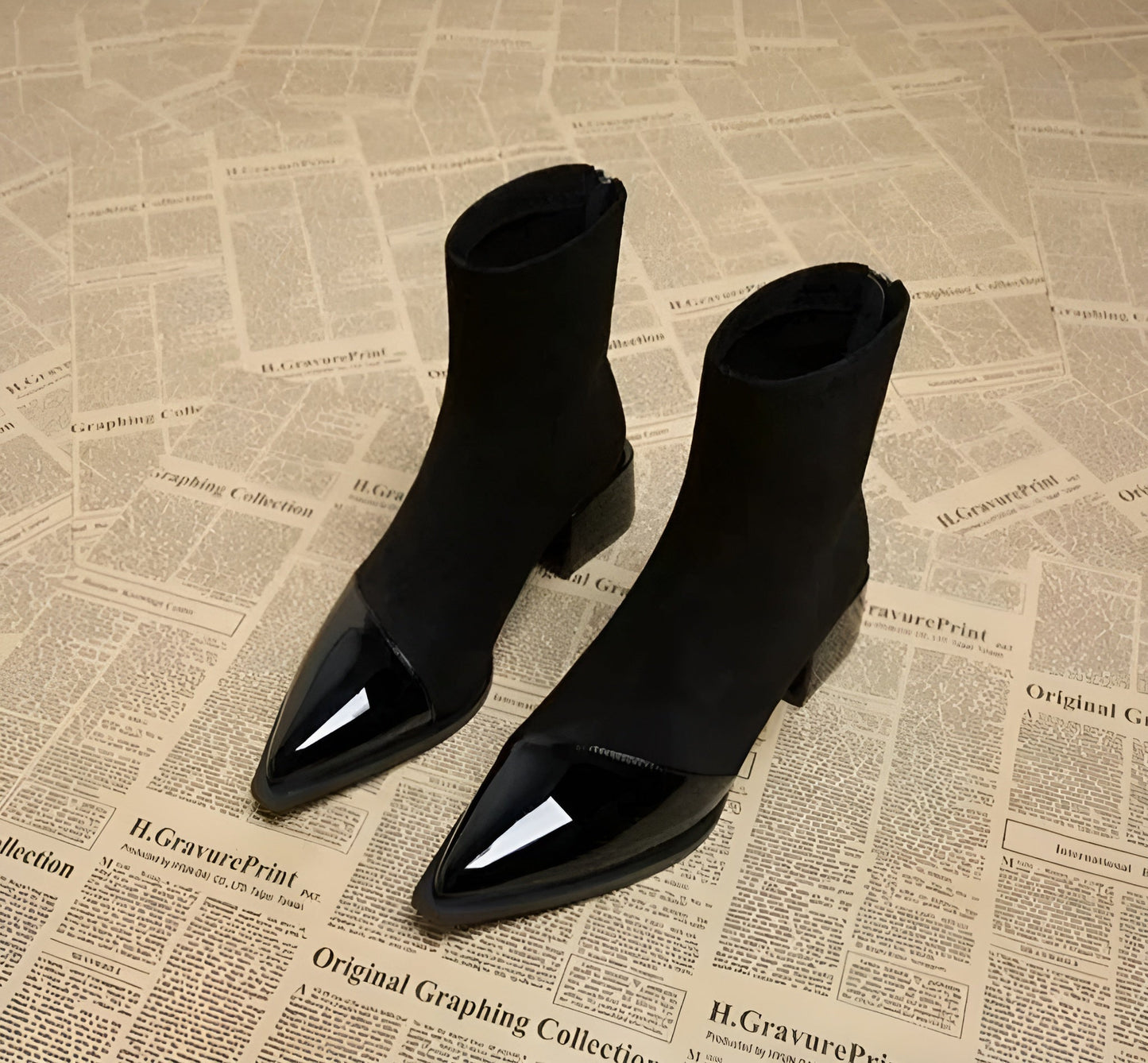 Elegant block heel ankle boots with glossy details Stylish for Women | Gracia Noir