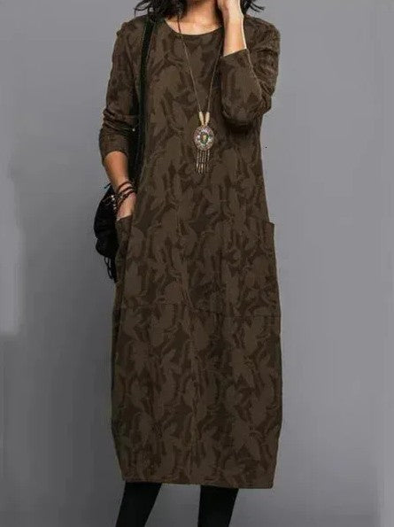 Elegant winter dress with flattering silhouette | Lunessa