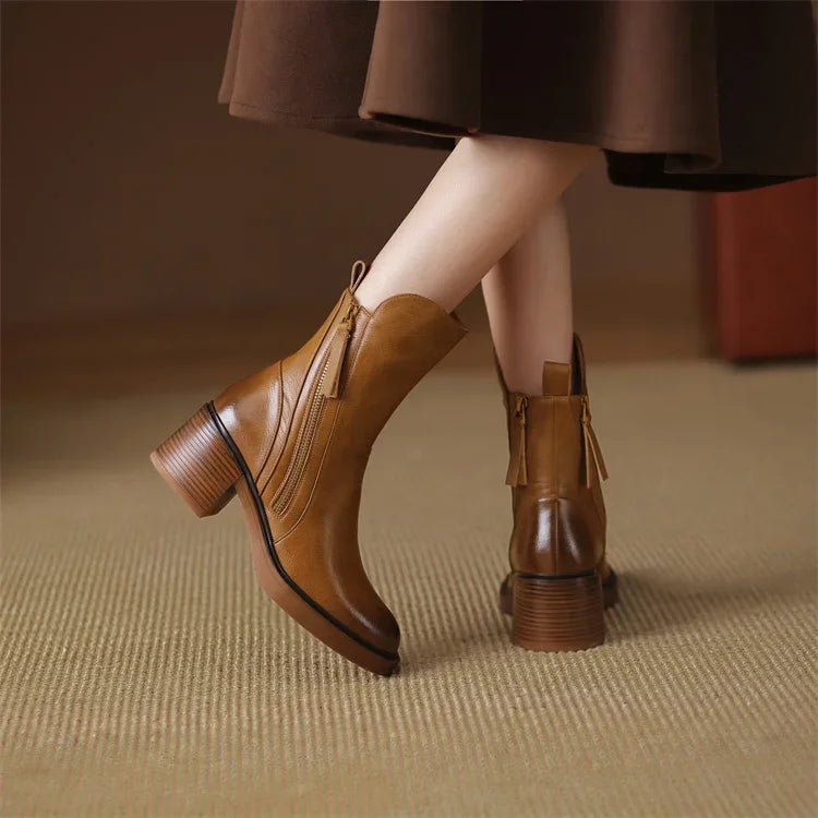 Elegant timeless ankle boots with refined finish Stylish for Women | Kailani Noir
