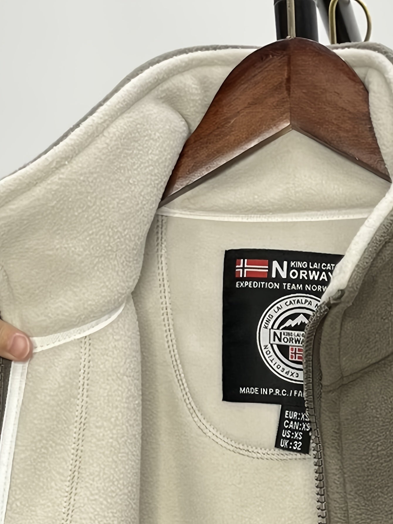 Lightweight outdoor zip jacket with high collar Stylish for Men | Julius Nord