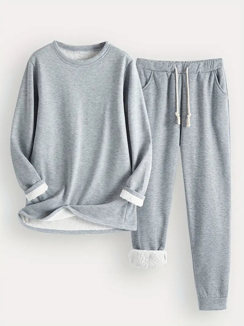 Relaxed two piece lounge set for women | Mireya